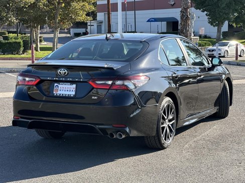 Used 2023 Toyota Camry SE image 4