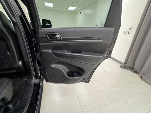 Used 2018 Jeep Grand Cherokee Limited image 15