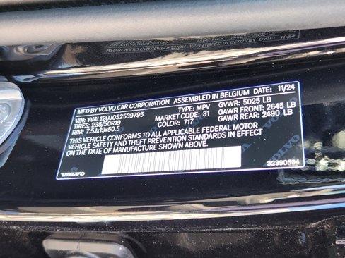 New 2025 Volvo XC40 B5 Core w/ Protection Package image 36