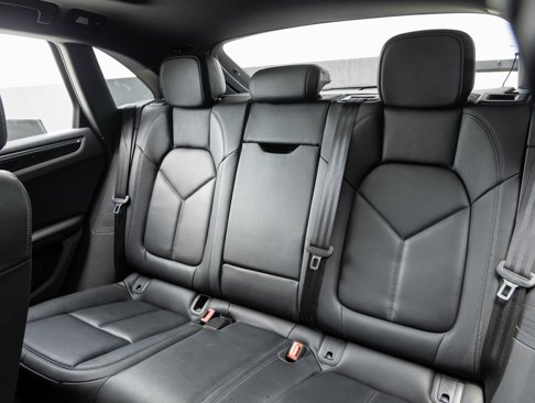 Certified 2024 Porsche Macan image 23
