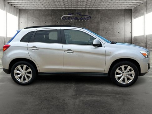 Used 2014 Mitsubishi Outlander Sport SE image 2