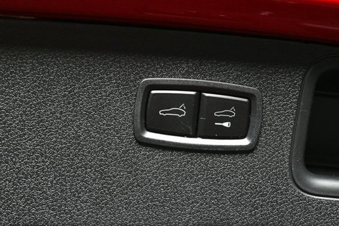 Certified 2024 Porsche Macan image 32