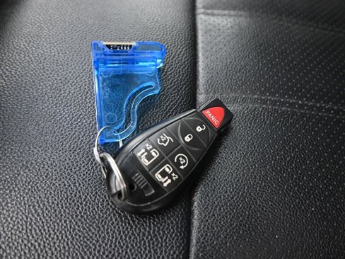 Used 2015 Chrysler Town & Country Touring-L w/ Driver Convenience Group image 68