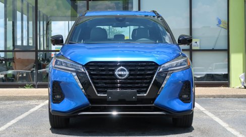 Used 2023 Nissan Kicks SR w/ SR Premium Package image 2