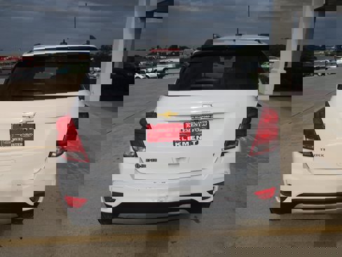 Used 2020 Chevrolet Trax LT w/ LT Convenience Package image 9