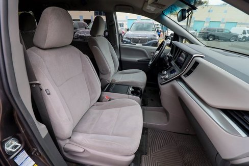 Used 2015 Toyota Sienna LE image 41