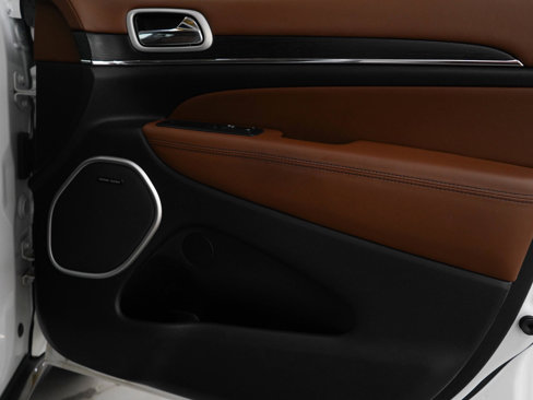 Used 2018 Jeep Grand Cherokee Summit image 9