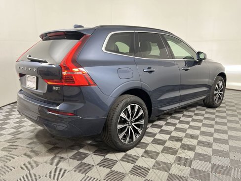Used 2023 Volvo XC60 B5 Core image 10