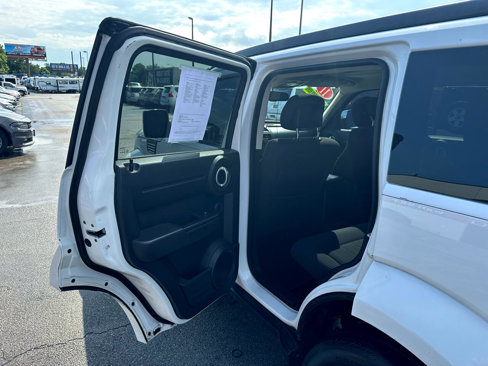 Used 2011 Dodge Nitro Heat image 14