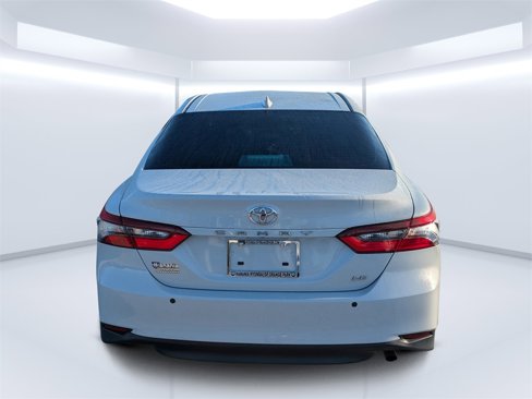 Used 2022 Toyota Camry LE image 4