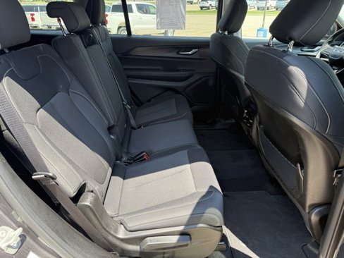 Used 2023 Jeep Grand Cherokee L Laredo image 30