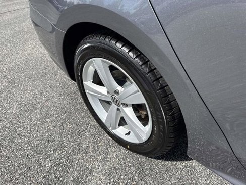 Used 2013 Volkswagen Passat 2.5 SE image 9