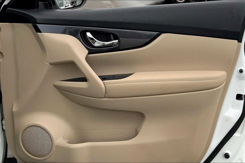 Used 2018 Nissan Rogue SV image 22