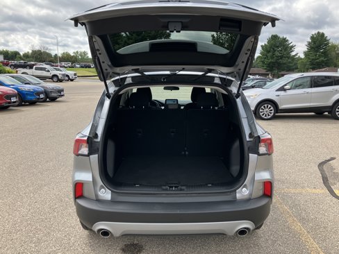 Used 2022 Ford Escape SE w/ Cold Weather Package image 17