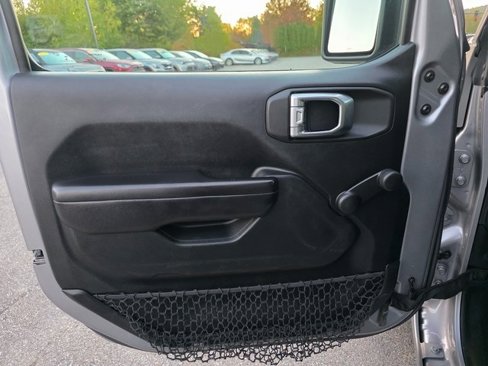 Used 2018 Jeep Wrangler Unlimited Sport image 23