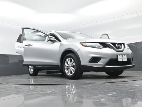 Used 2016 Nissan Rogue SV image 33
