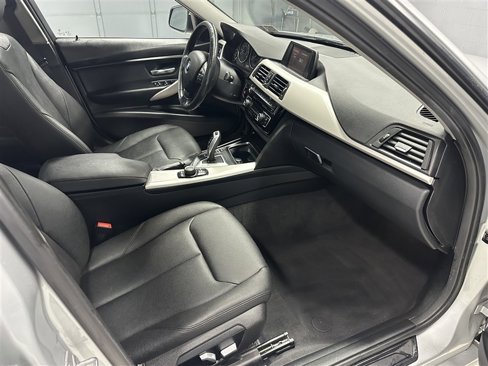 Used 2018 BMW 320i xDrive Sedan w/ Convenience Package image 11