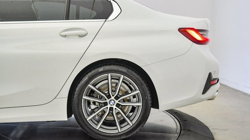 Used 2021 BMW 330i Sedan w/ Premium Package image 11