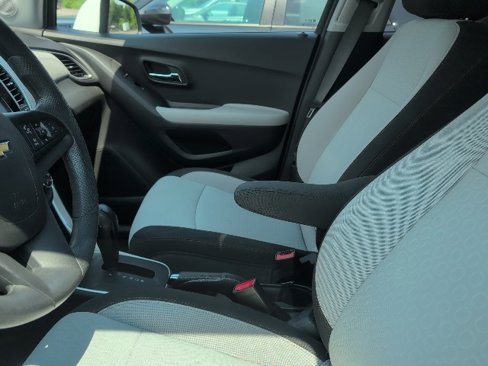 Certified 2022 Chevrolet Trax LS w/ Tint and Cruise Package image 7