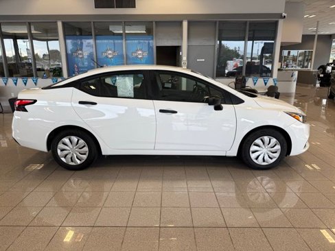 Used 2021 Nissan Versa S w/ Trunk Package image 2