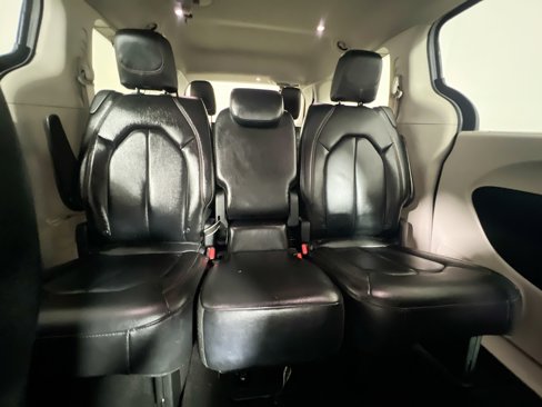 Used 2018 Chrysler Pacifica Touring-L w/ Advanced Safetytec Group image 33