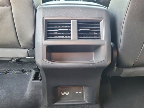 Used 2020 Volkswagen Atlas Cross Sport SE w/ Panoramic Sunroof Package image 17