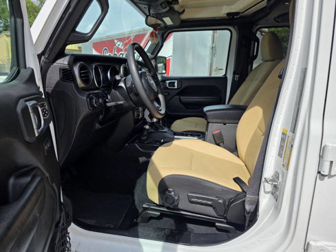 Used 2023 Jeep Gladiator Sport image 8