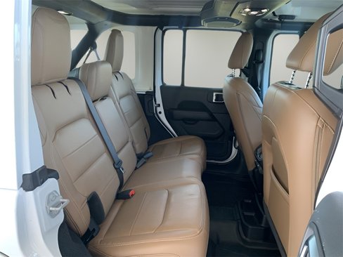 Used 2020 Jeep Wrangler Unlimited Sahara image 23
