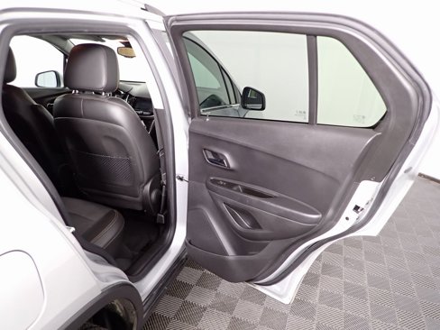Used 2019 Chevrolet Trax LT w/ LT Convenience Package image 25