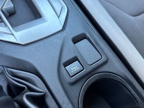 Used 2019 Subaru Crosstrek 2.0i w/ Eyesight System image 25
