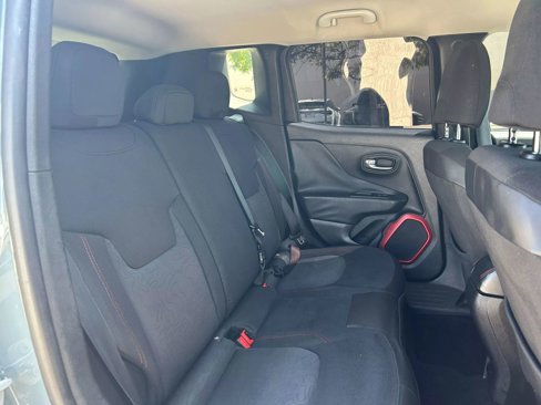 Used 2015 Jeep Renegade Trailhawk image 26