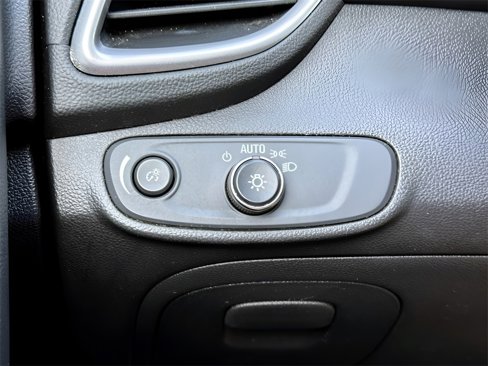 Used 2021 Chevrolet Trax LT image 9