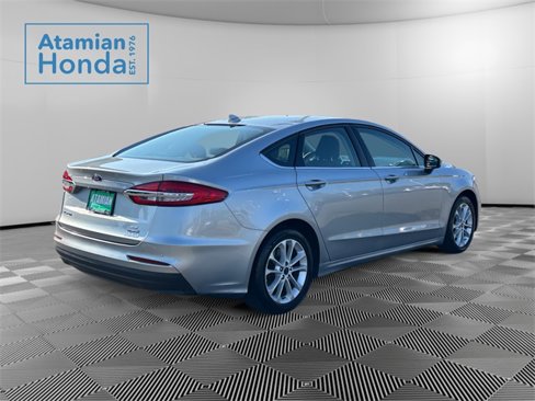 Used 2020 Ford Fusion SE image 5