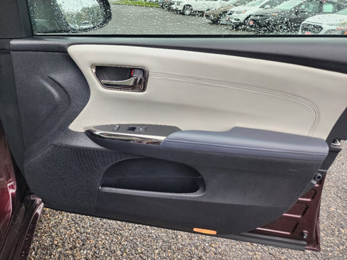 Used 2013 Toyota Avalon XLE Premium image 26