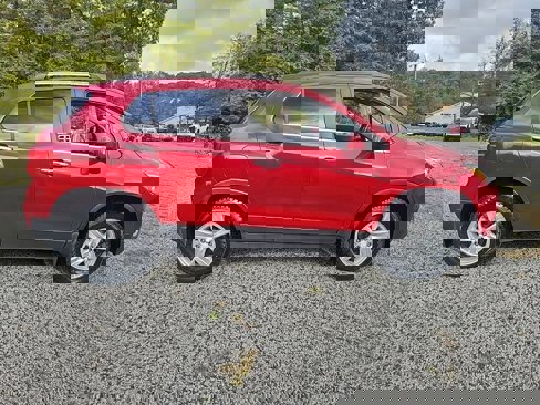 Used 2018 Chevrolet Trax LT w/ Sun & Sound Package image 6
