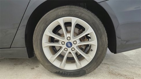 Used 2020 Ford Fusion SE image 25