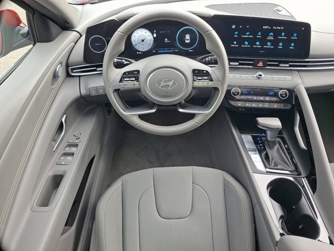 Used 2025 Hyundai Elantra SEL image 11