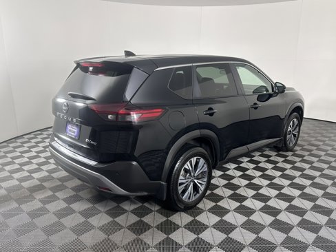 Used 2022 Nissan Rogue SV image 3