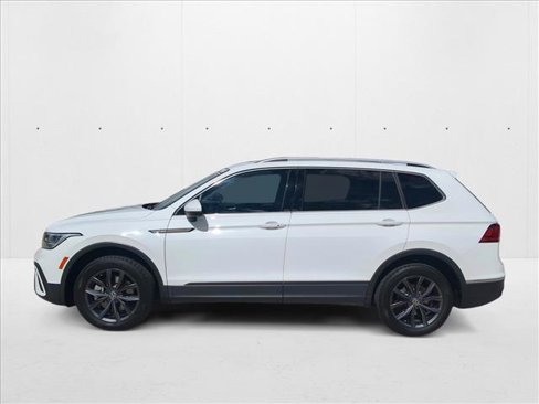 Used 2022 Volkswagen Tiguan SE image 9