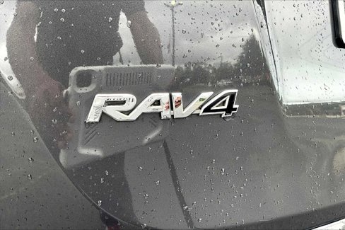 Used 2018 Toyota RAV4 XLE image 30