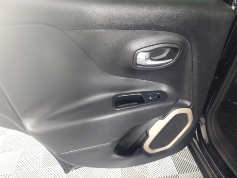 Used 2015 Jeep Renegade Limited image 21