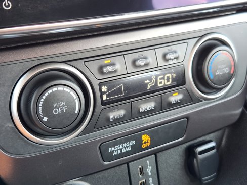 Used 2025 Nissan Leaf S image 22