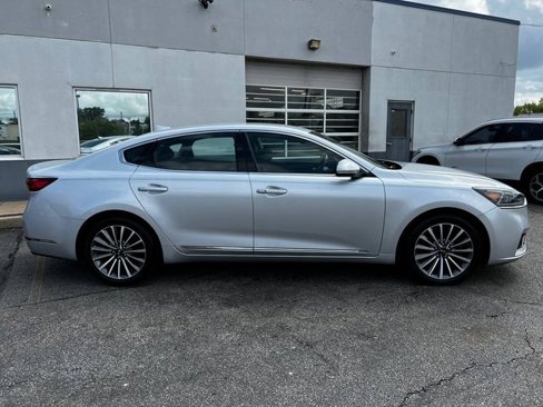 Used 2017 Kia Cadenza Premium image 9
