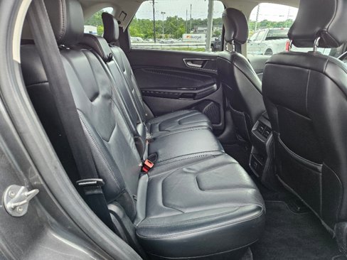 Used 2018 Ford Edge Titanium image 12