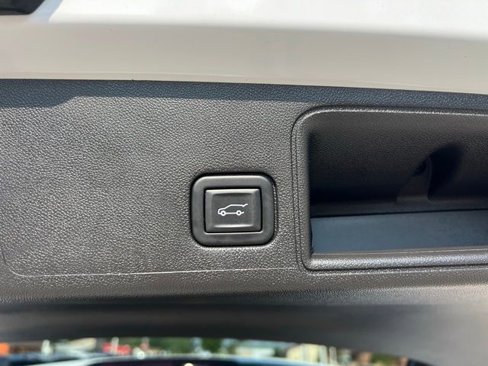 Used 2023 GMC Terrain SLE w/ Driver Convenience Package image 20