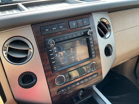 Used 2013 Ford Expedition XLT image 22