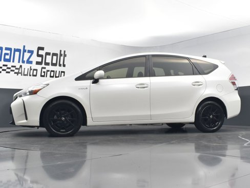 Used 2017 Toyota Prius V Two image 27