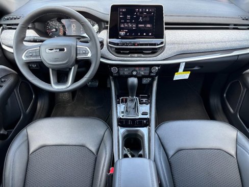New 2025 Jeep Compass Latitude image 8