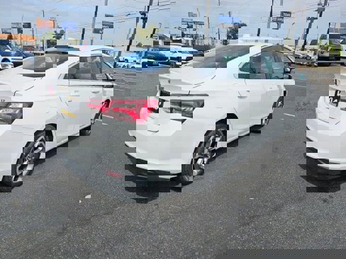 Used 2021 Chevrolet Malibu LT image 7