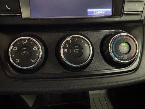 Used 2018 Toyota RAV4 LE image 12